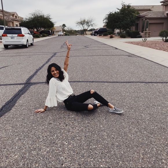 Meet your Posher, Yuritzy - Picture 2 of 3